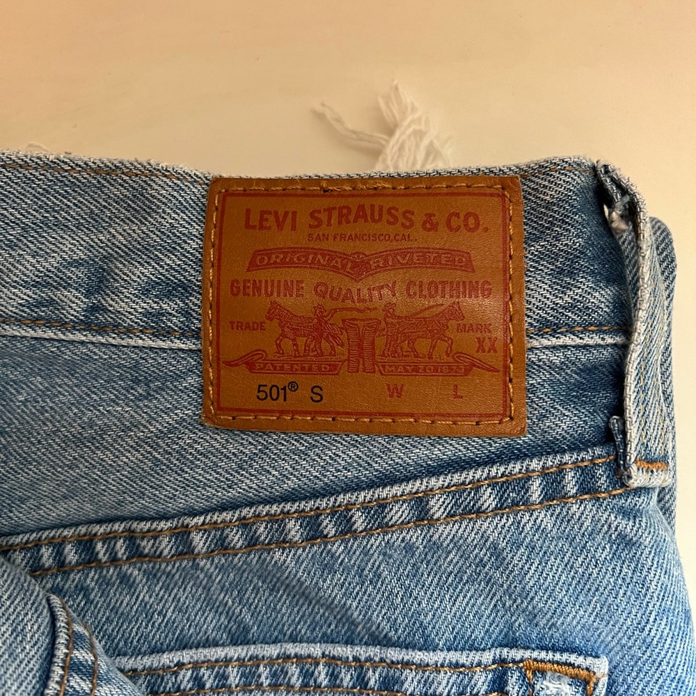 Levi Skinny 501, Light Wash Ripped